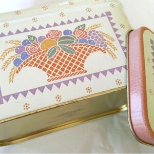 Tin 1985 Country Kitchen Pastels Oblong Recipe Tea Rooster Basket